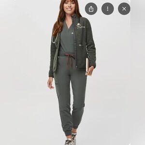 FIGS Bonsai Scrub Set XS Catarina Top, XS/P Zamora High Waisted Jogger